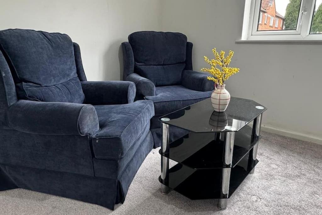 City Stay-room To Rent In Town